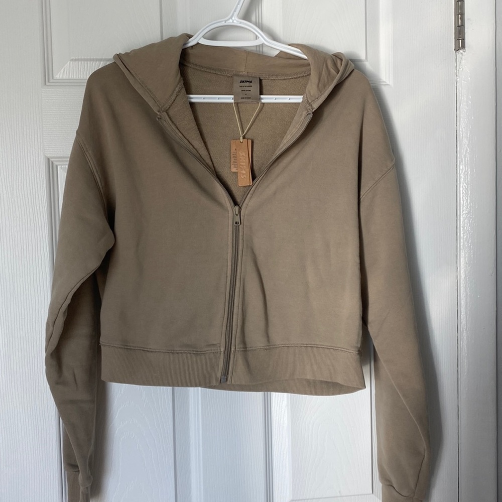 AUTH💯 NWT SKIMS zip up outdoor hoodie in the color Desert size M